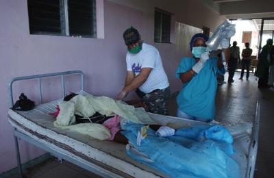 Médicos cubanos combaten el cólera en Haití