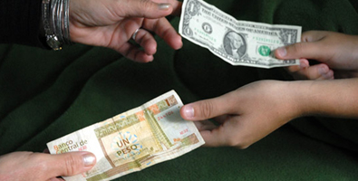 Cuba restablece paridad entre el peso convertible y el dólar